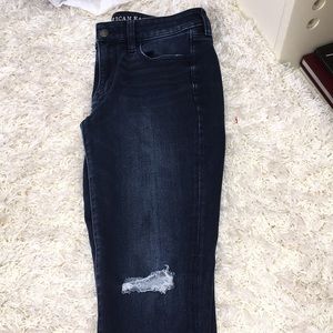 AMERICAN EAGLE blue jeans (size 6-stretchy)
